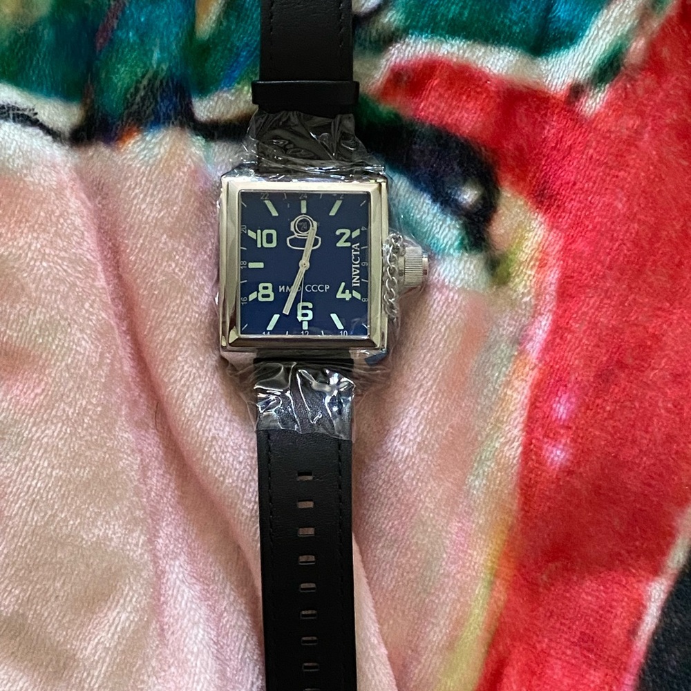 NIB Invicta Mens Russian Diver Swiss Quartz with date Cobalt Blue Dial.